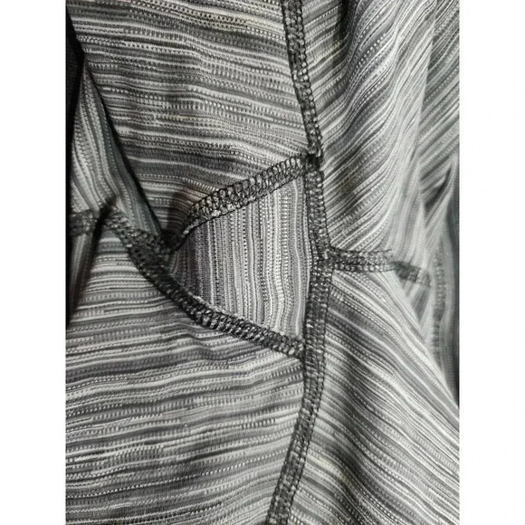 Lululemon Womens Compression Leggings Size 2 Black Gray Yoga Pants Capri - Picture 2 of 7